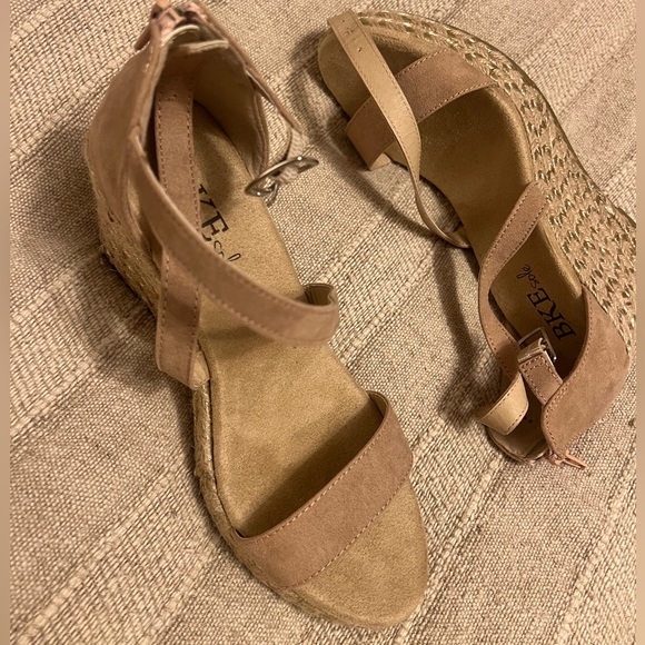 BKE by Buckle Pink and Gold Davinia Wedge Sandal - Picture 6 of 6